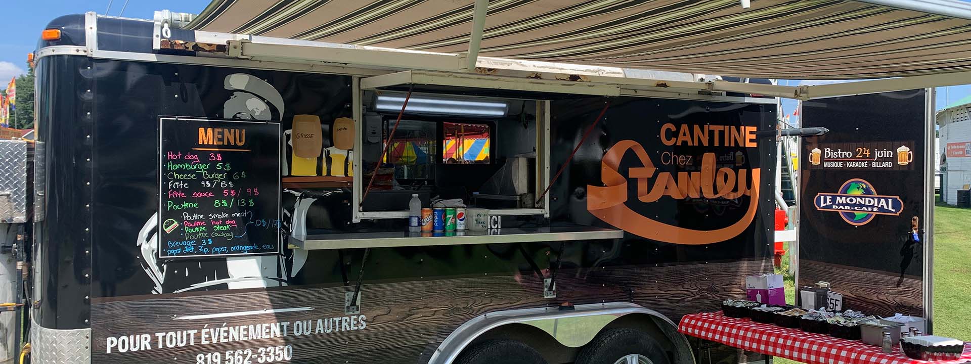 Le food truck du Stanley, « Cantine Chez Stanley », auvent déployé